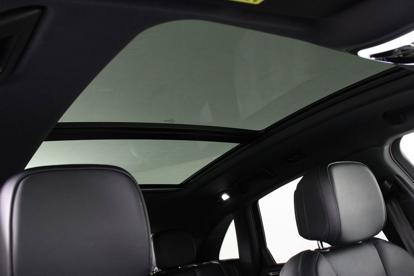 Certified 2025 Porsche Macan image 25