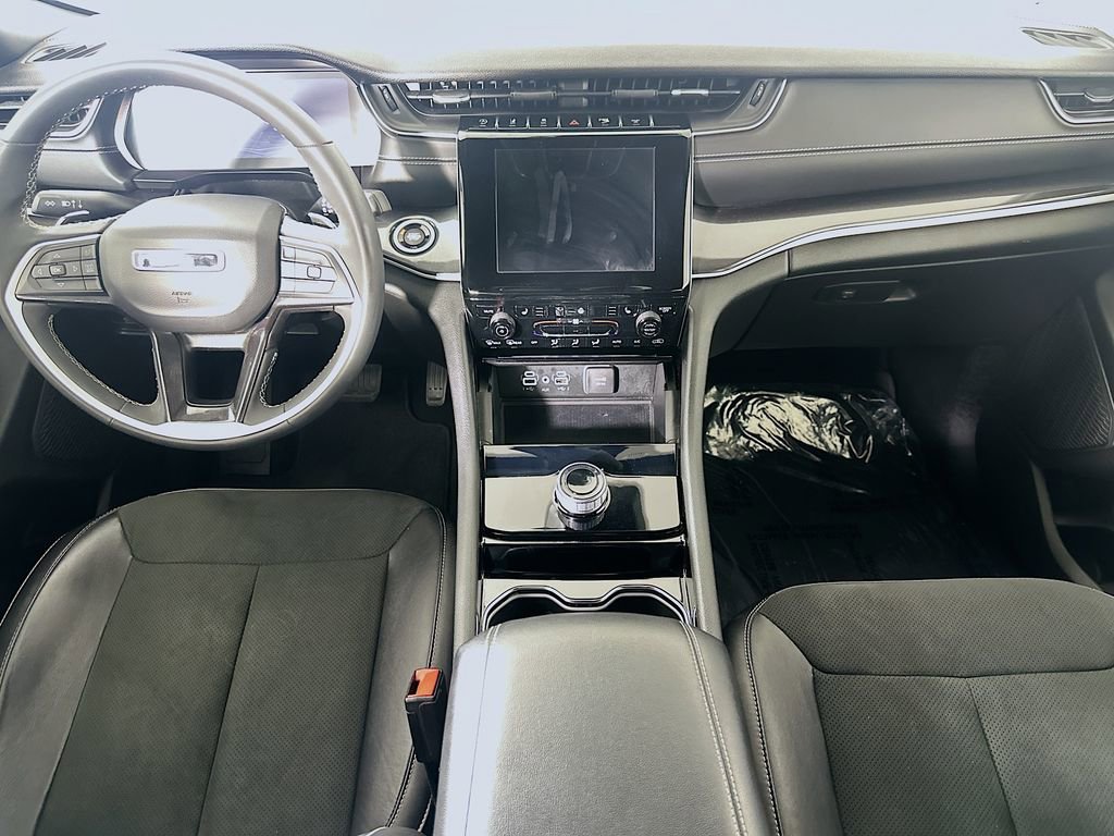 Used 2023 Jeep Grand Cherokee Altitude image 18