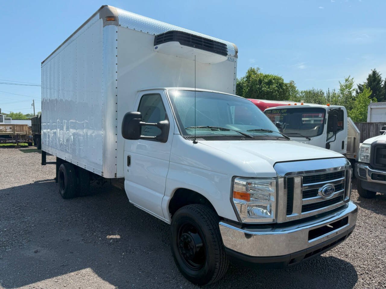Used 2015 Ford E-350 and Econoline 350 Super Duty w/ Power Windows & Locks Group RWD image 4