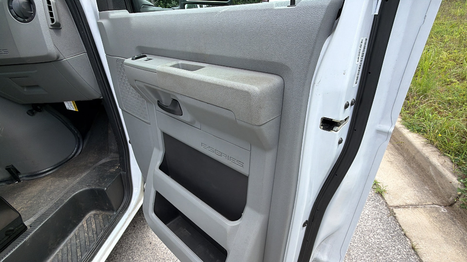 Used 2022 Ford E-350 and Econoline 350 Super Duty RWD image 19