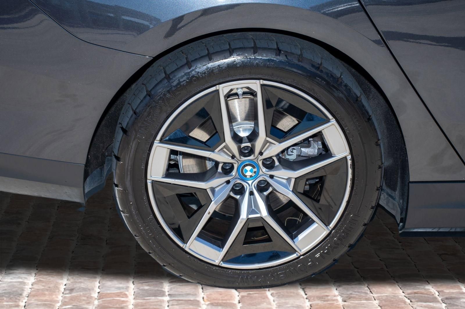 Used 2025 BMW i5 eDrive40i RWD image 40