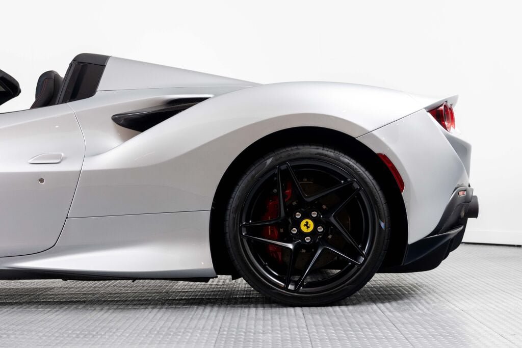 Used 2022 Ferrari F8 Tributo RWD image 13