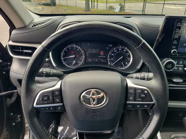Used 2021 Toyota Highlander XLE FWD image 25