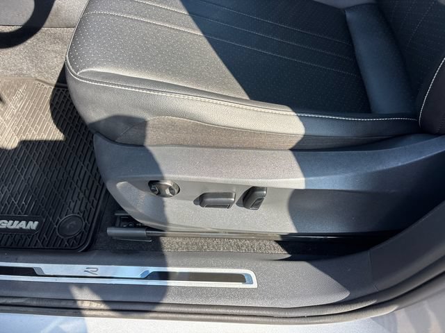 Used 2023 Volkswagen Tiguan SE R-Line AWD/4WD image 7