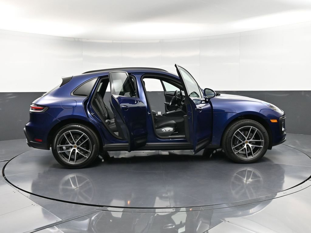 Certified 2025 Porsche Macan image 36