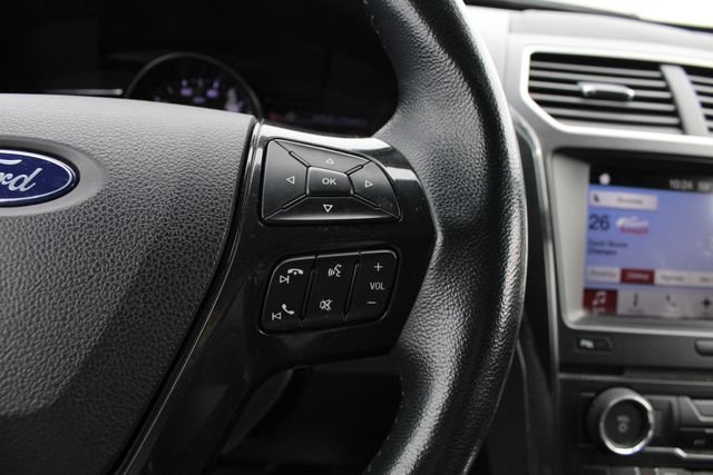 Used 2017 Ford Explorer XLT w/ Equipment Group 202A AWD/4WD image 13