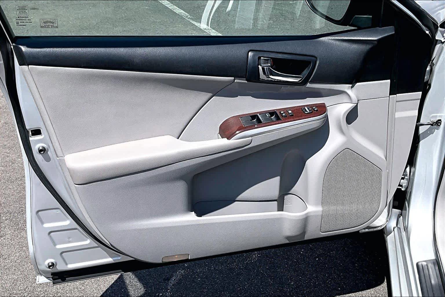 Used 2012 Toyota Camry XLE w/ Leather Pkg FWD image 22