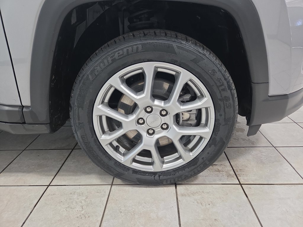 Used 2023 Jeep Compass Latitude AWD/4WD image 23