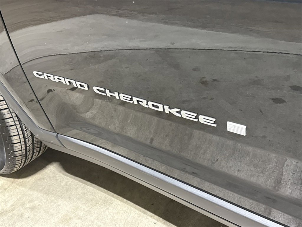 Used 2025 Jeep Grand Cherokee Laredo X w/ Luxury Tech Group I image 27