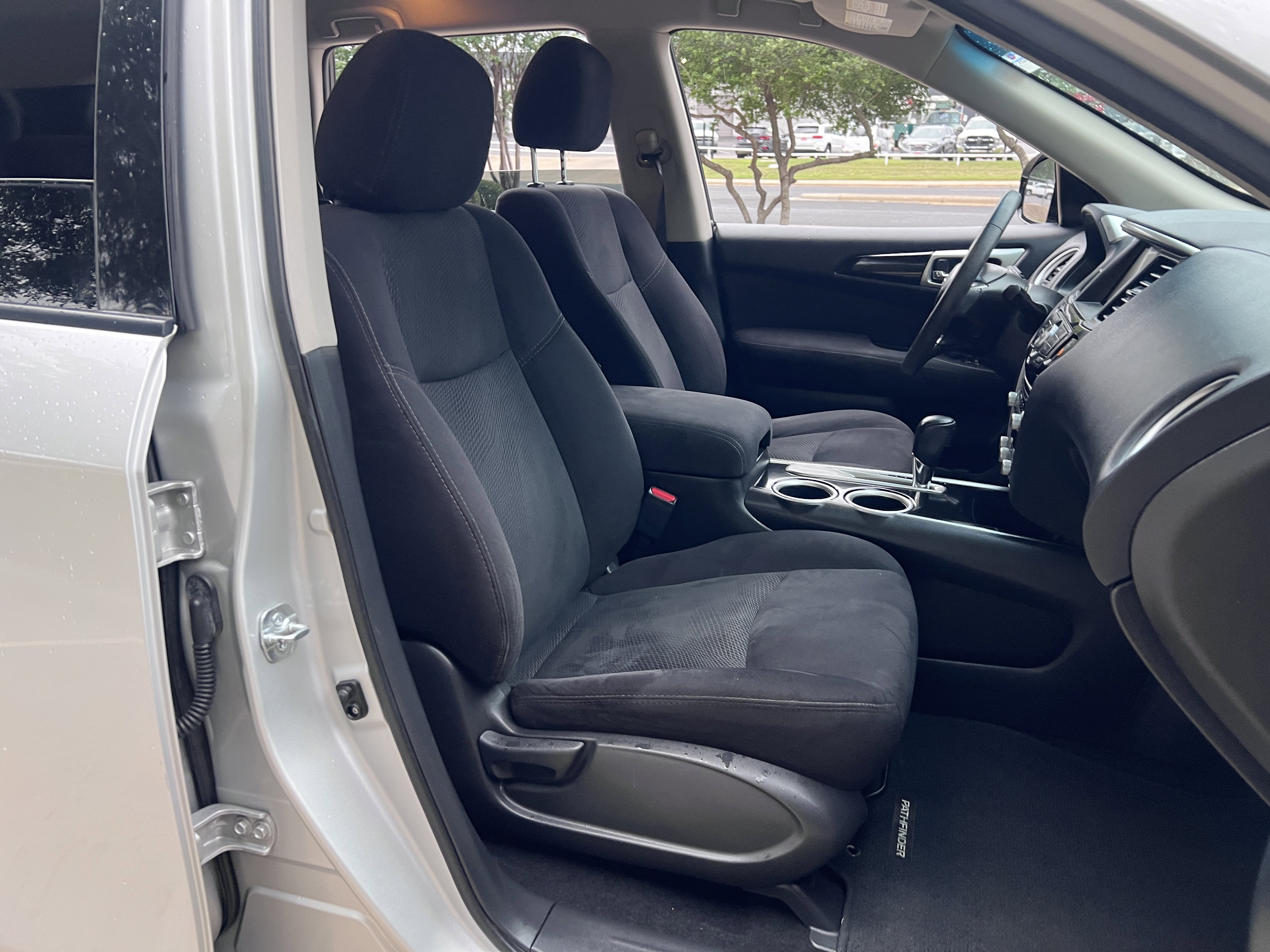 Used 2015 Nissan Pathfinder SV image 10