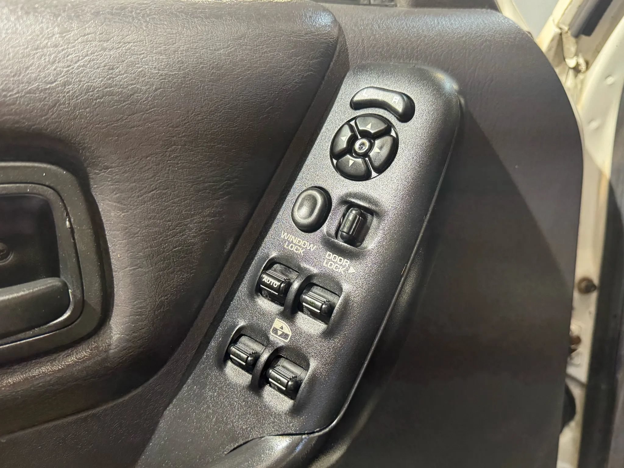 Used 2000 Jeep Cherokee SE AWD/4WD image 10
