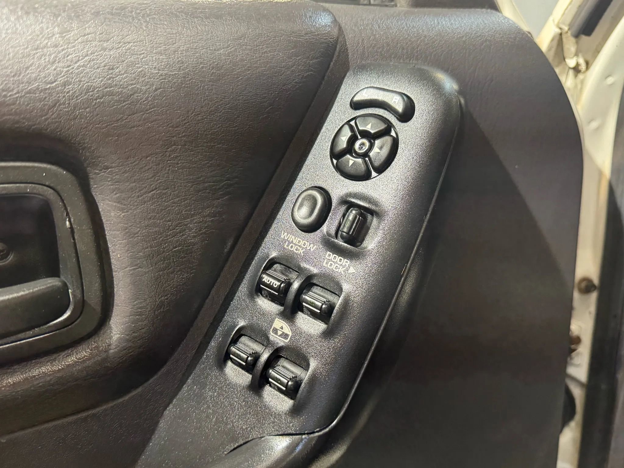 Used 2000 Jeep Cherokee SE AWD/4WD image 10