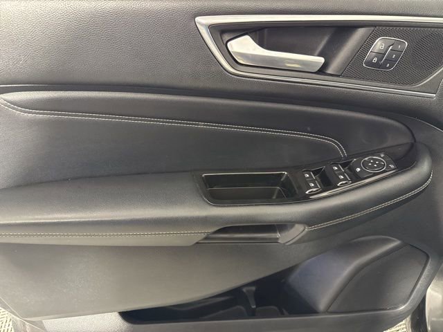 Used 2016 Ford Edge Titanium image 17