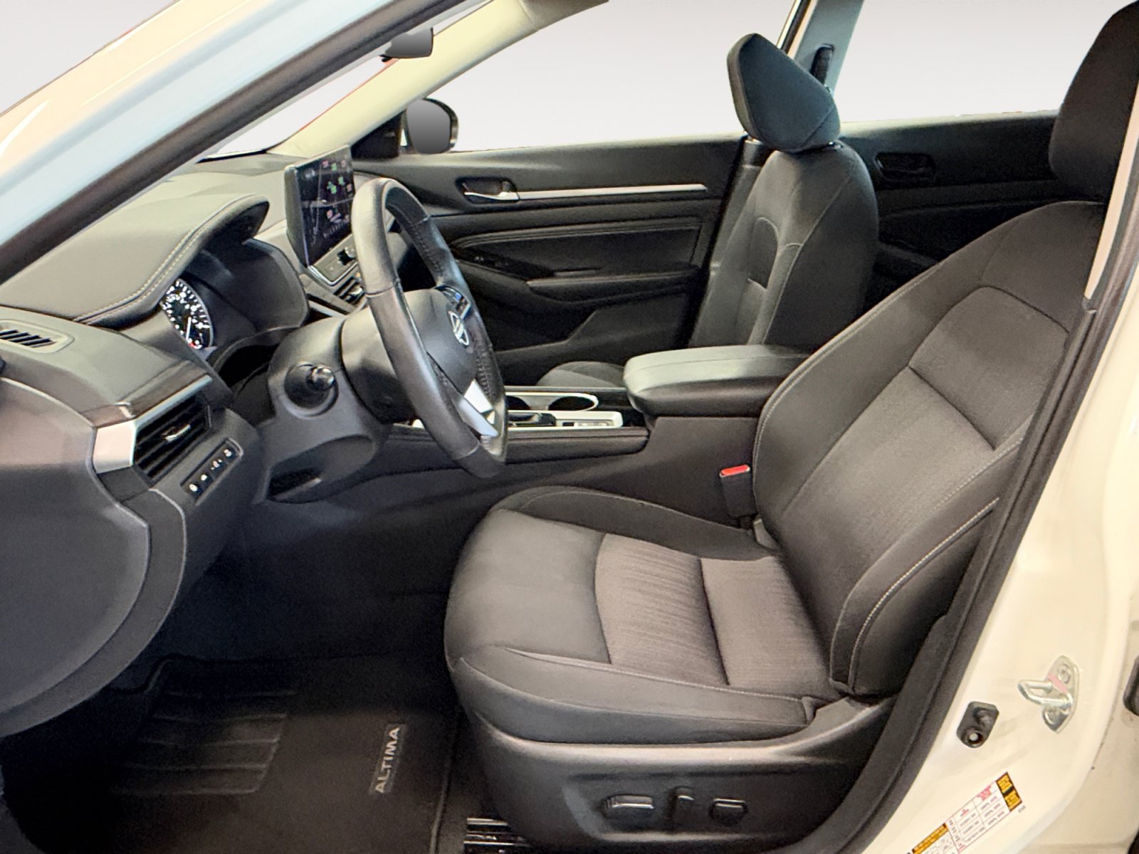 Used 2023 Nissan Altima 2.5 SV w/ SV Premium Package FWD image 24