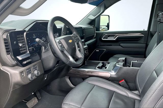 Used 2024 Chevrolet Silverado 2500 LTZ w/ LTZ Premium Package image 18