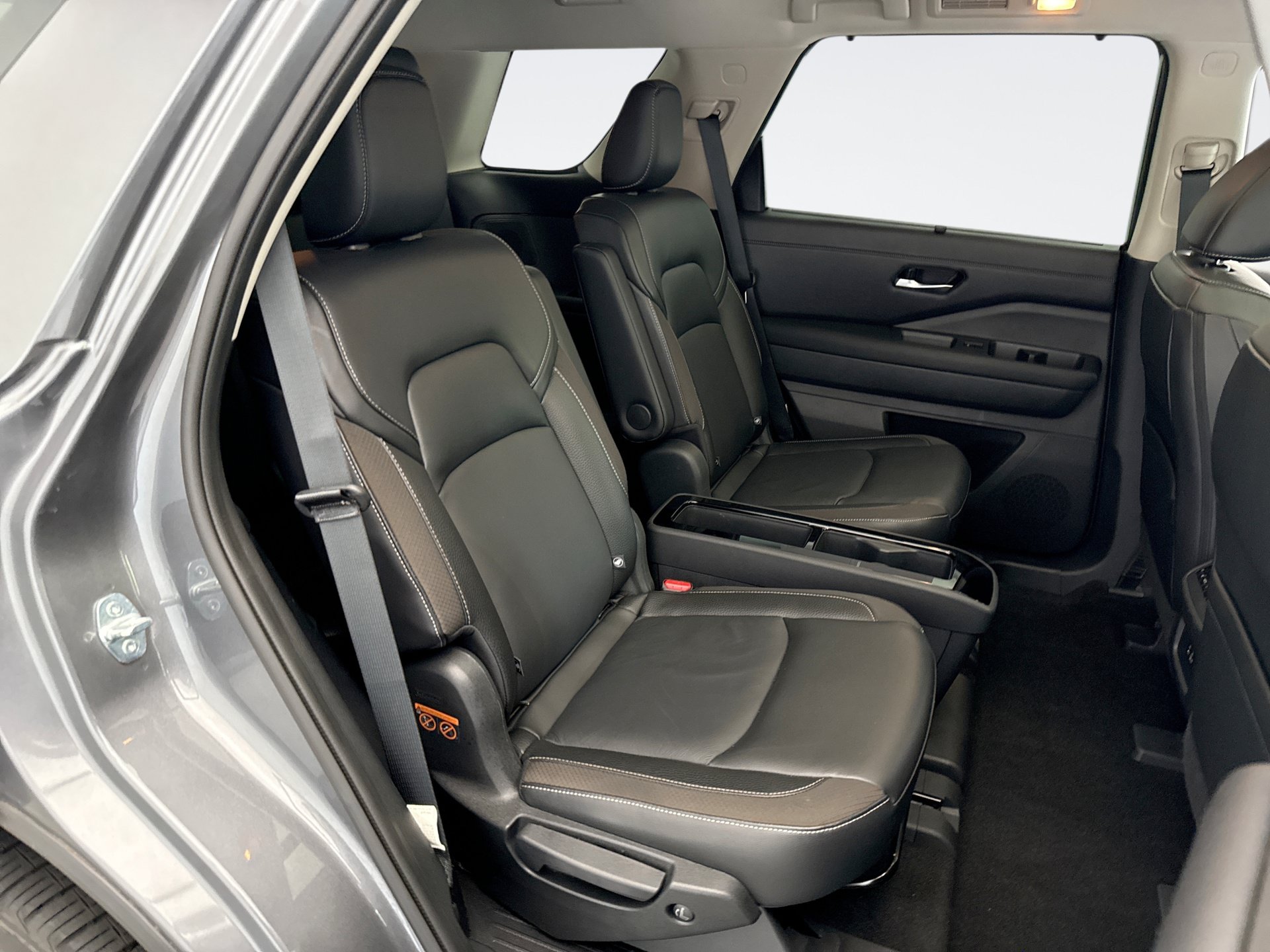 Used 2024 Nissan Pathfinder SL w/ SL Premium Package AWD/4WD image 18