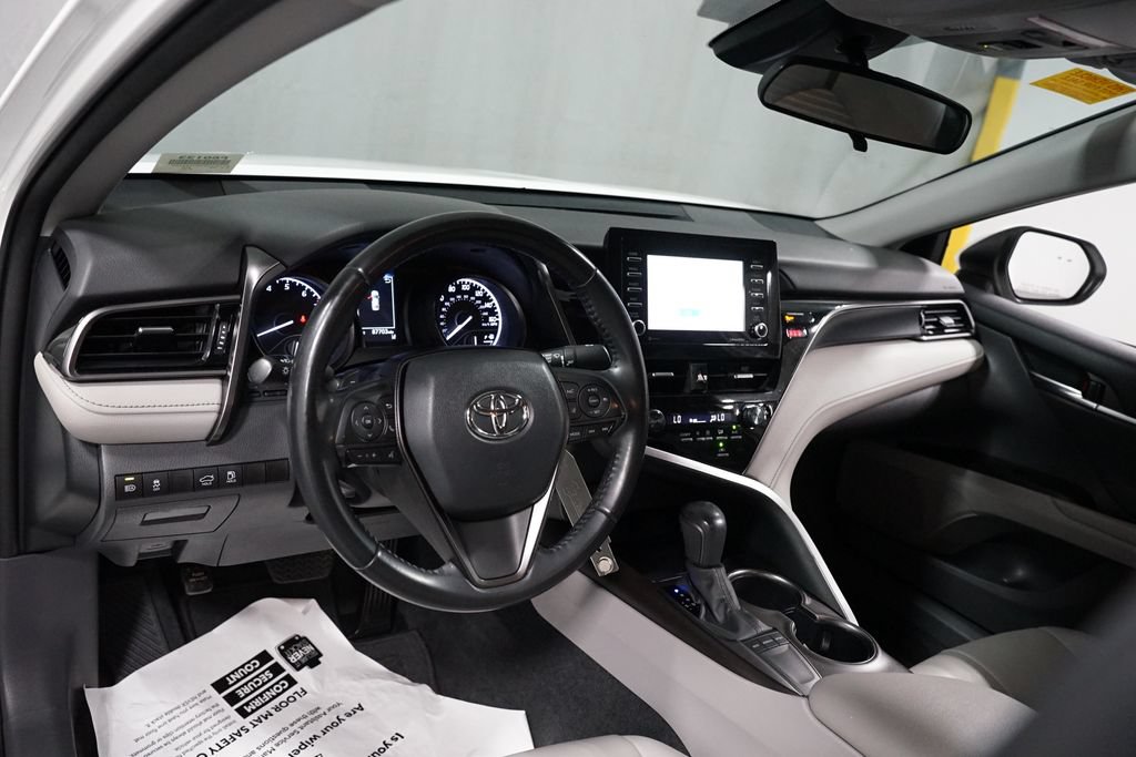 Used 2022 Toyota Camry SE FWD image 11