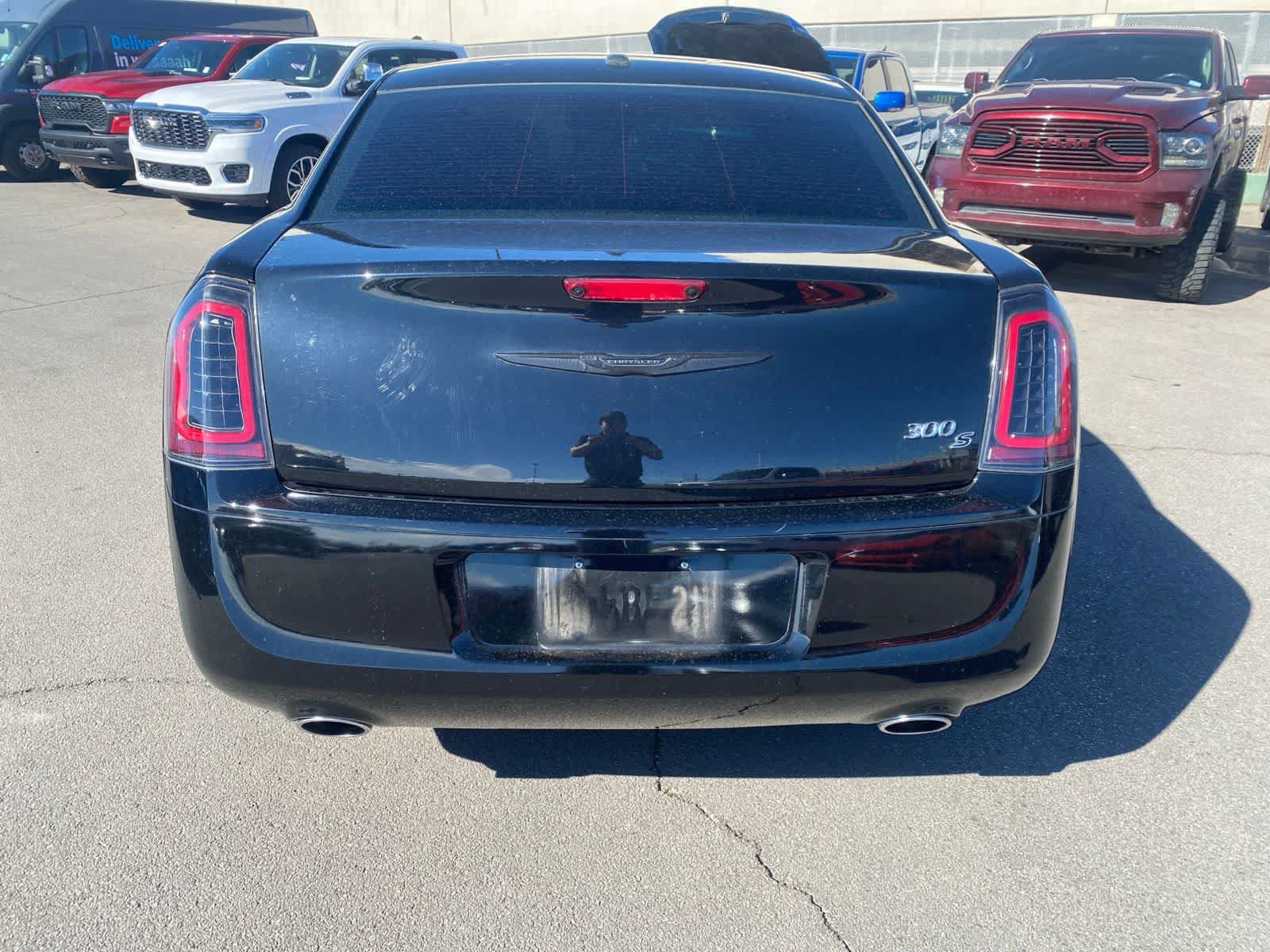 Used 2014 Chrysler 300 S w/ Luxury Group RWD image 8