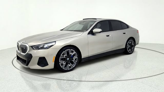 Used 2026 BMW i5 eDrive40 w/ M Sport Package RWD image 4