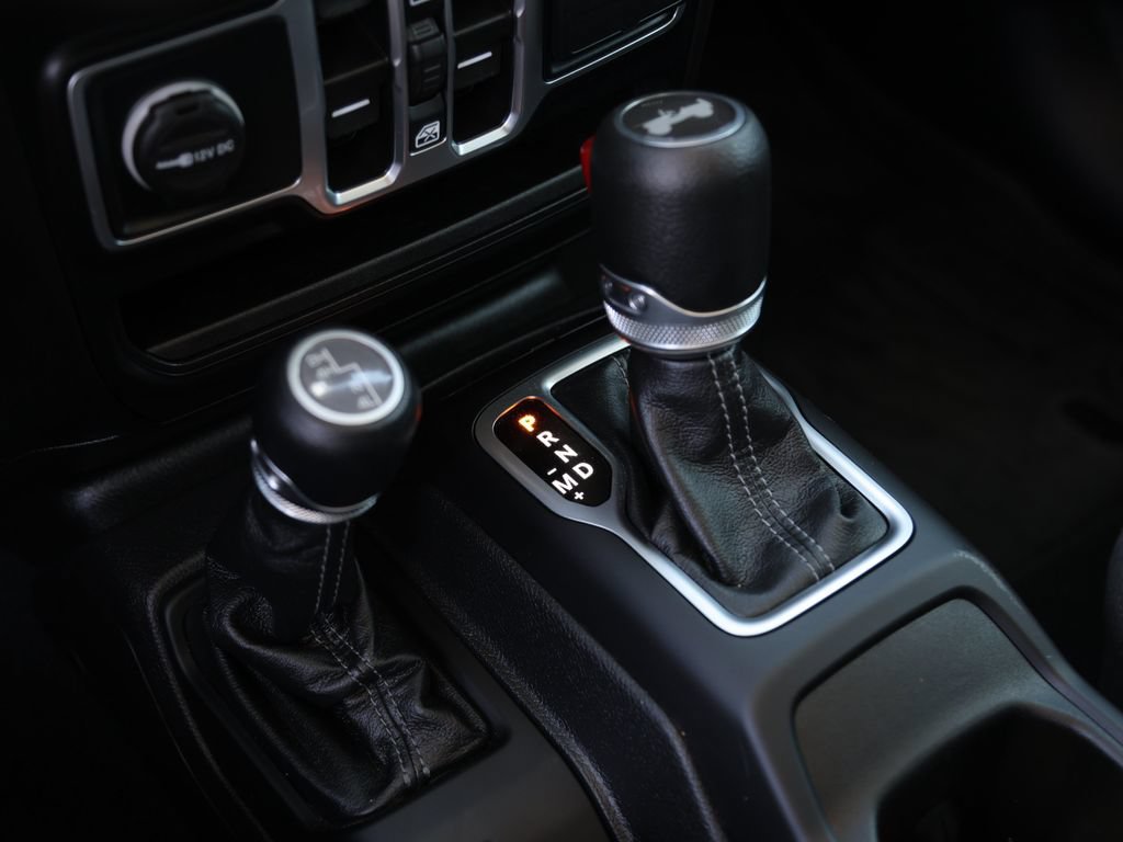 Used 2024 Jeep Wrangler Unlimited Sport AWD/4WD image 18