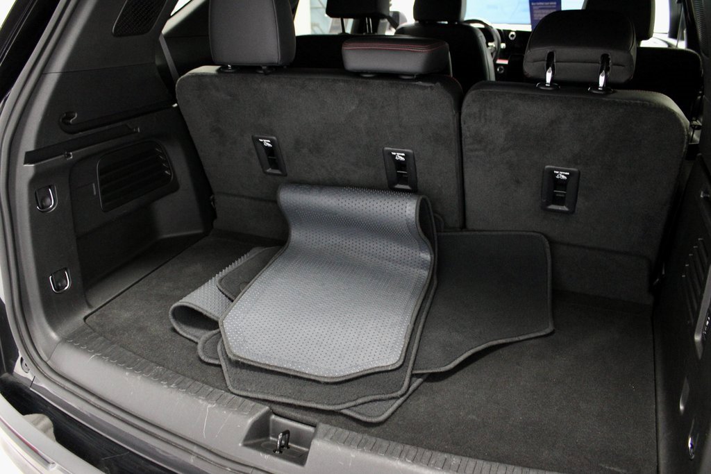 Used 2024 Chevrolet Traverse RS image 13