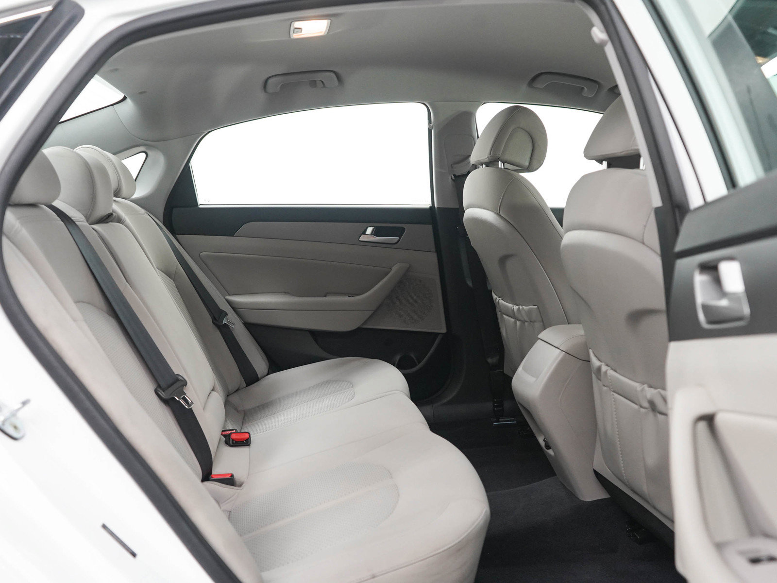 Used 2015 Hyundai Sonata SE w/ Option Group 09 FWD image 12