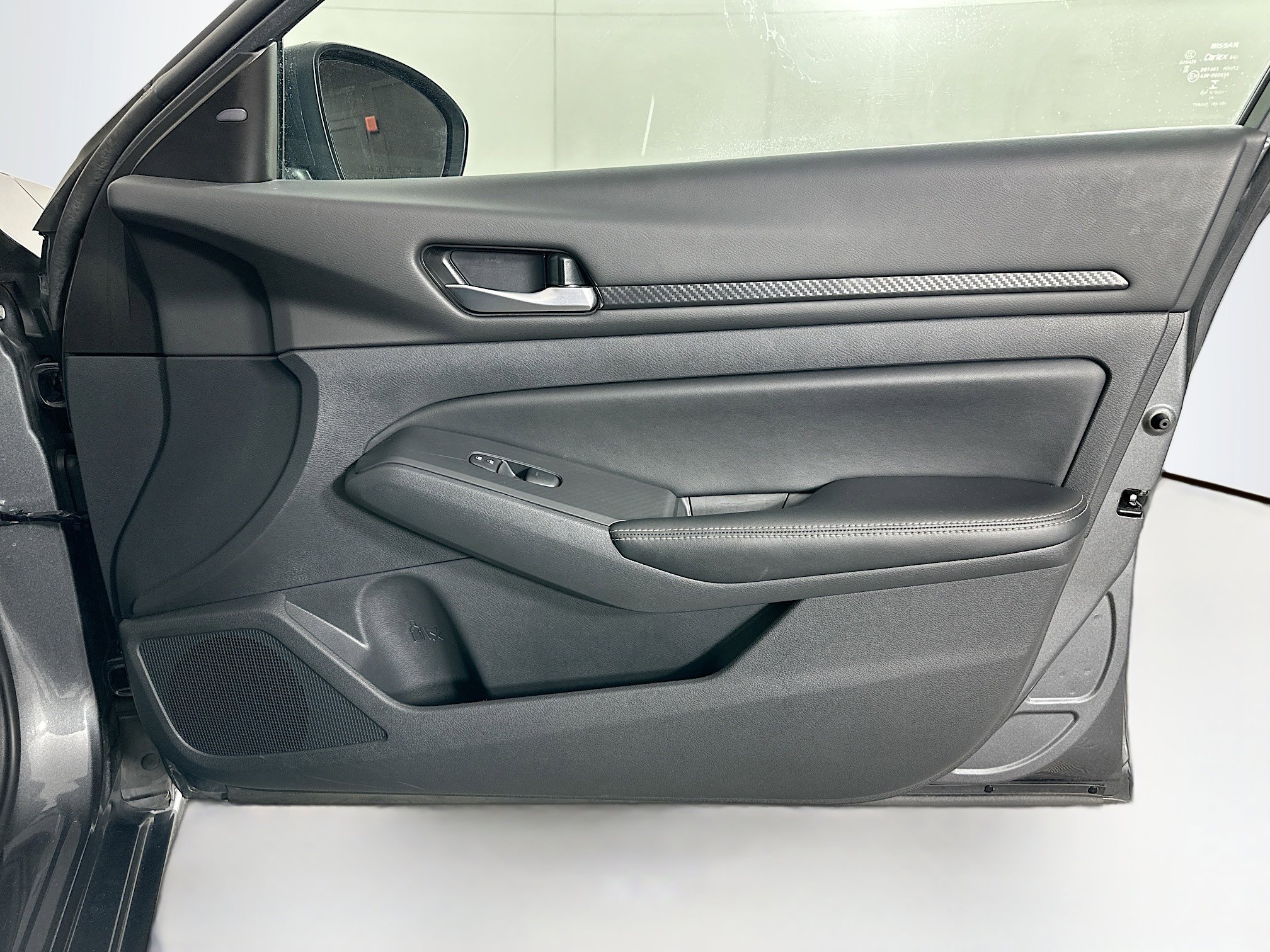 Used 2025 Nissan Altima 2.5 SV image 30