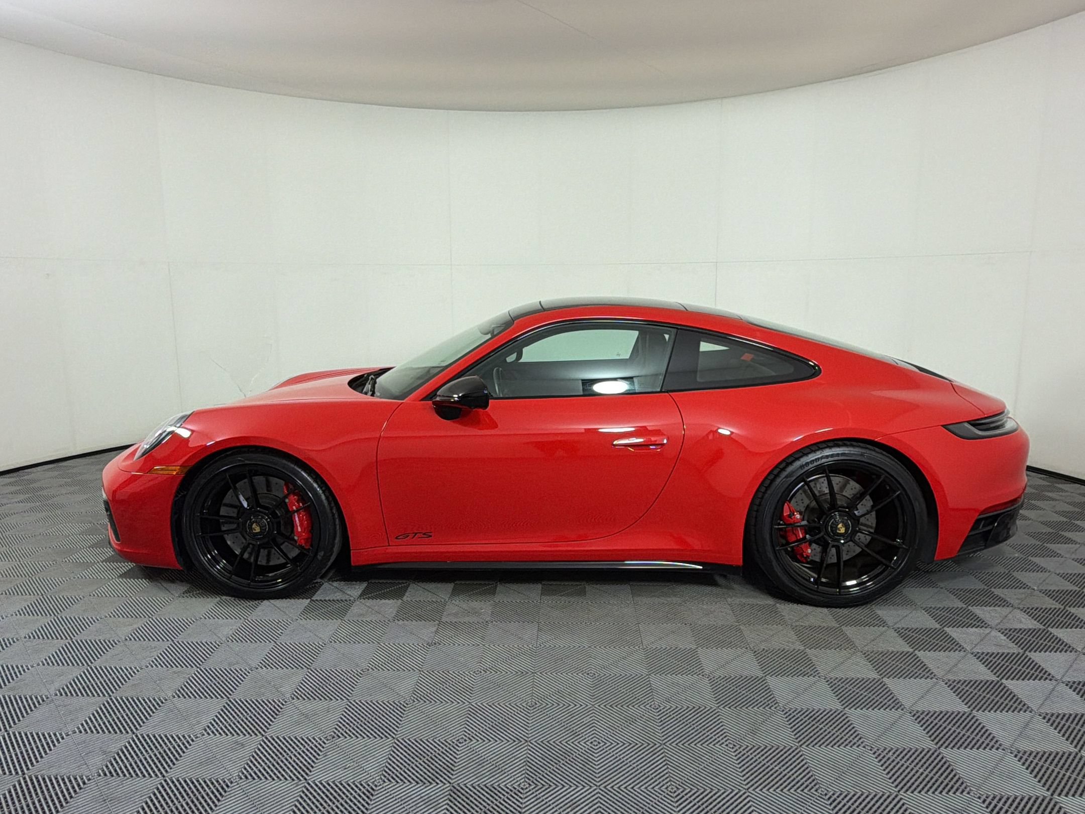 Certified 2024 Porsche 911 Carrera GTS RWD image 2