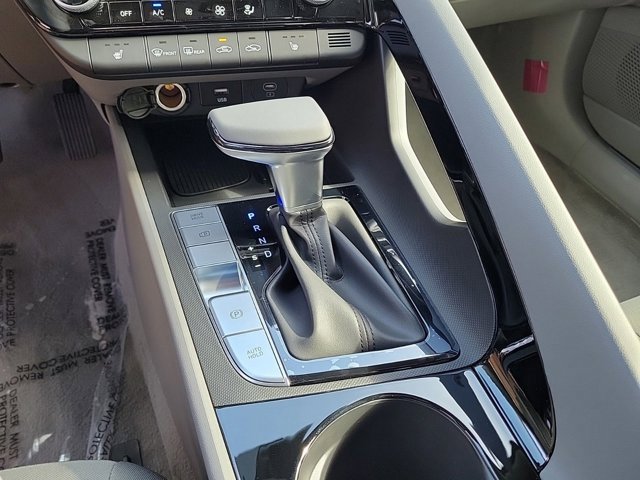 Certified 2025 Hyundai Elantra SEL image 29