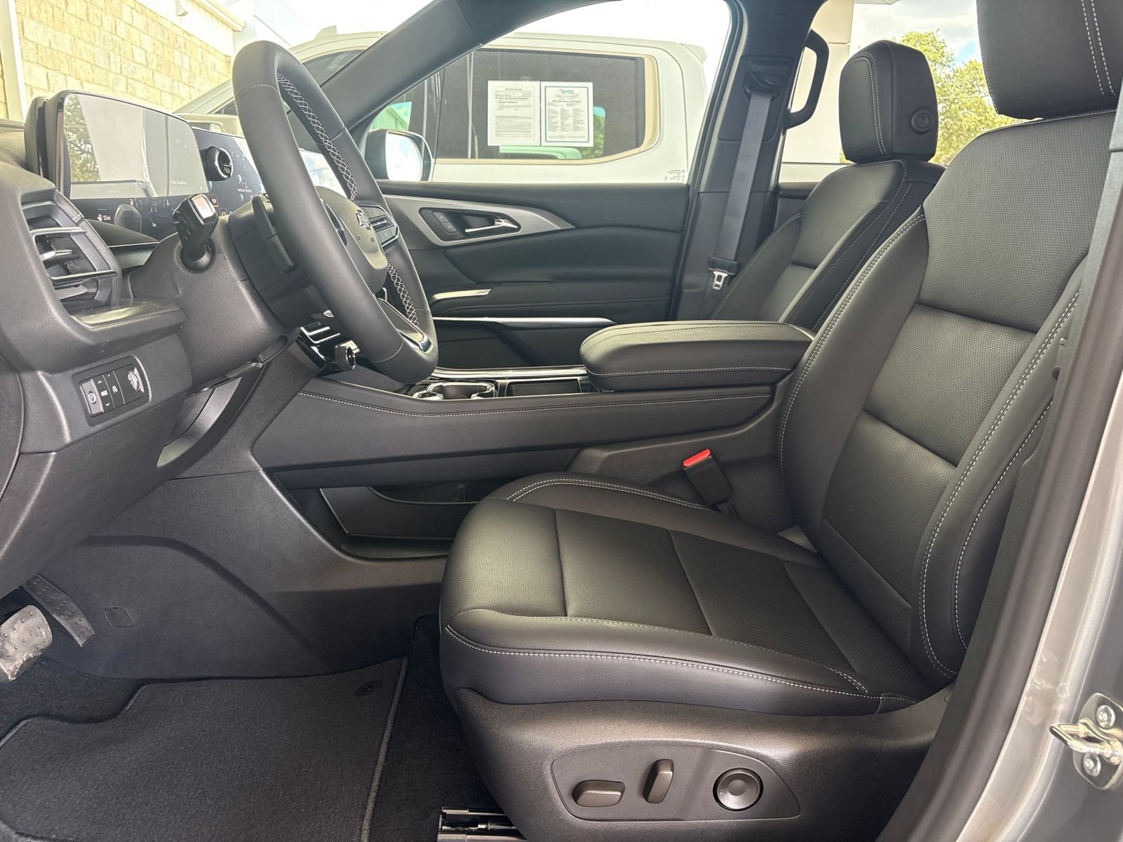 New 2027 Chevrolet Traverse LT w/ Midnight/Sport Edition FWD image 14