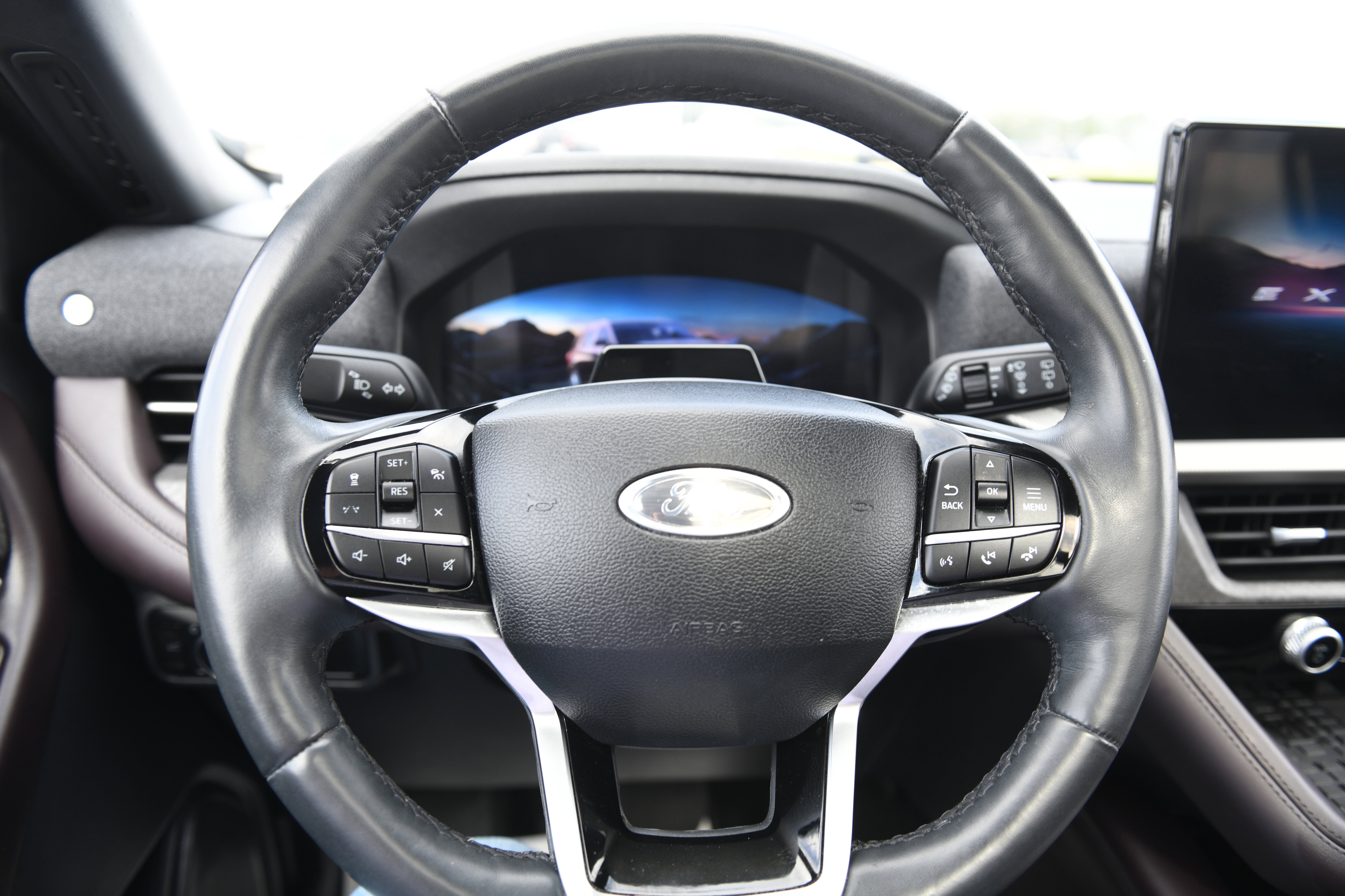 Used 2025 Ford Explorer Platinum image 24