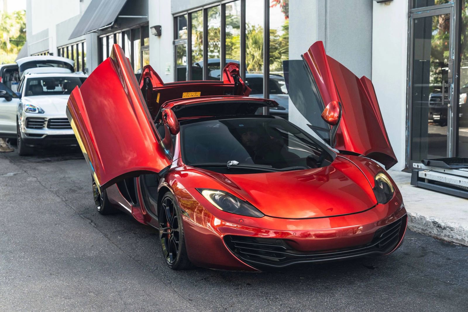 Used 2014 McLaren MP4-12C Spider RWD image 24