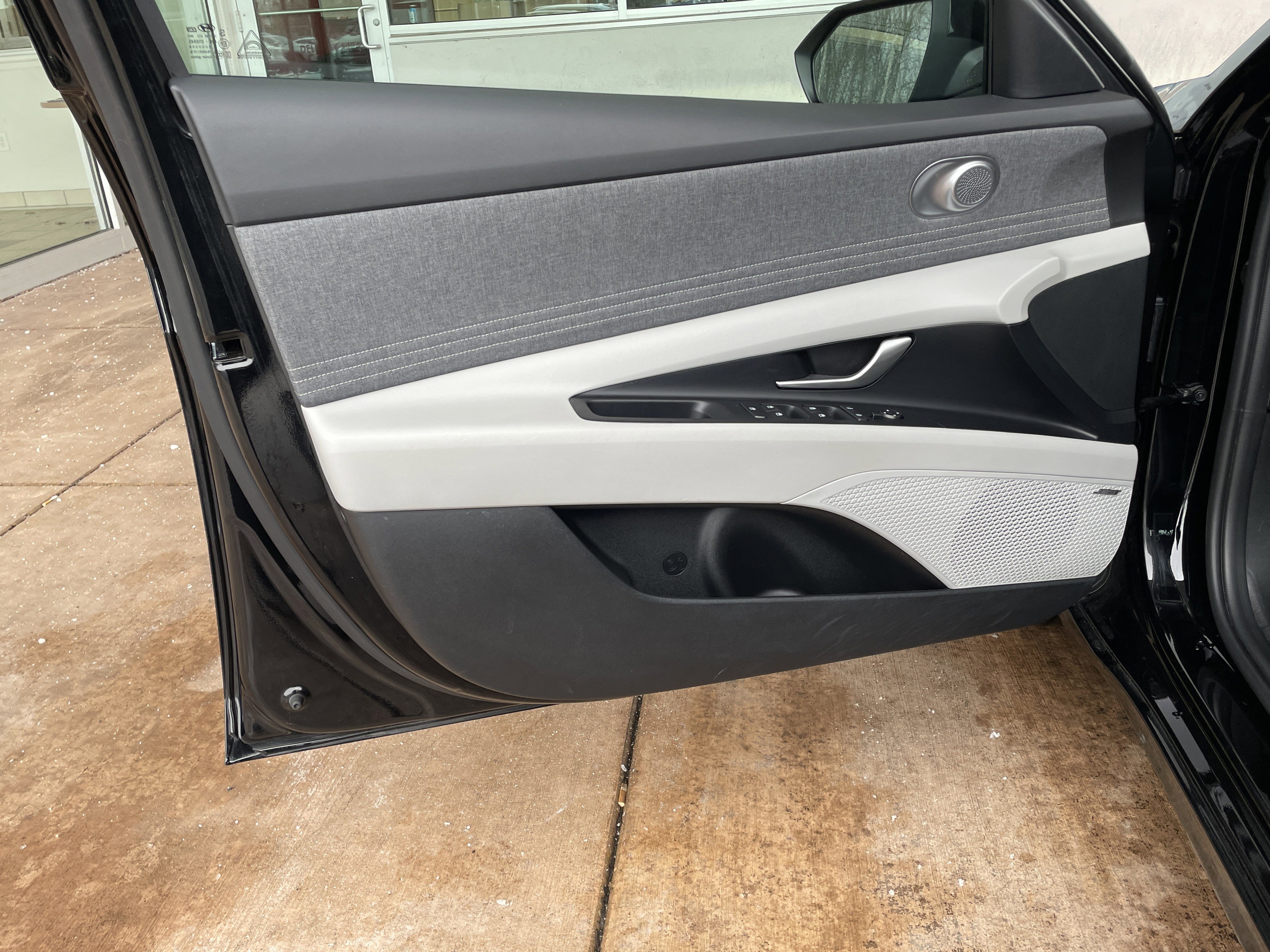 Used 2024 Hyundai Elantra Limited image 14