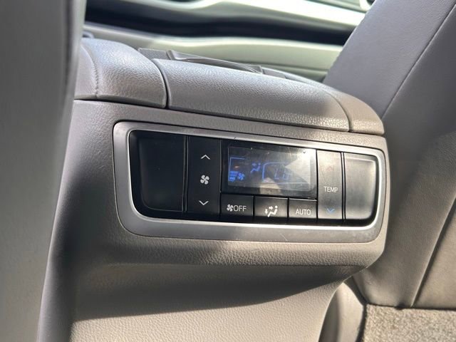 Used 2019 Toyota Highlander XLE FWD image 37