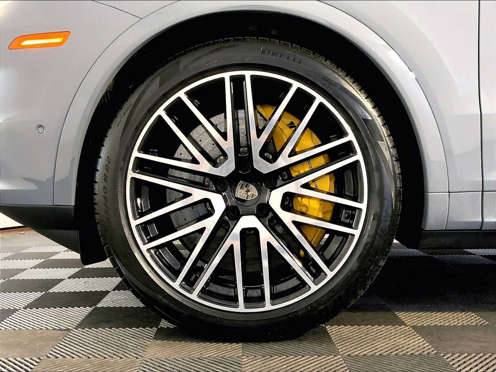 Certified 2025 Porsche Cayenne Turbo AWD/4WD image 11