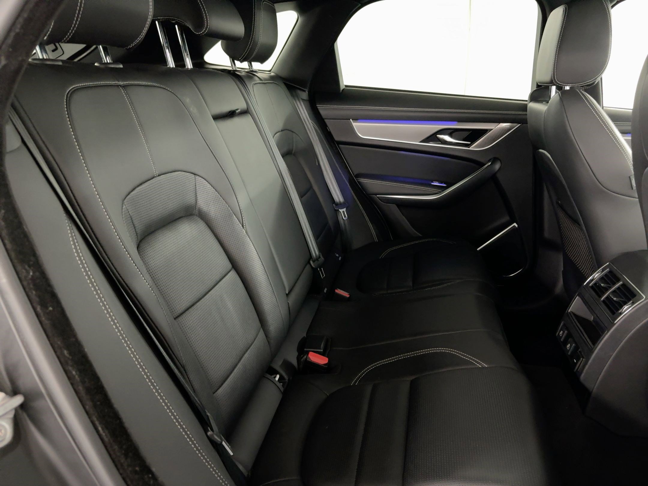 Used 2024 Jaguar F-PACE R-Dynamic S image 30