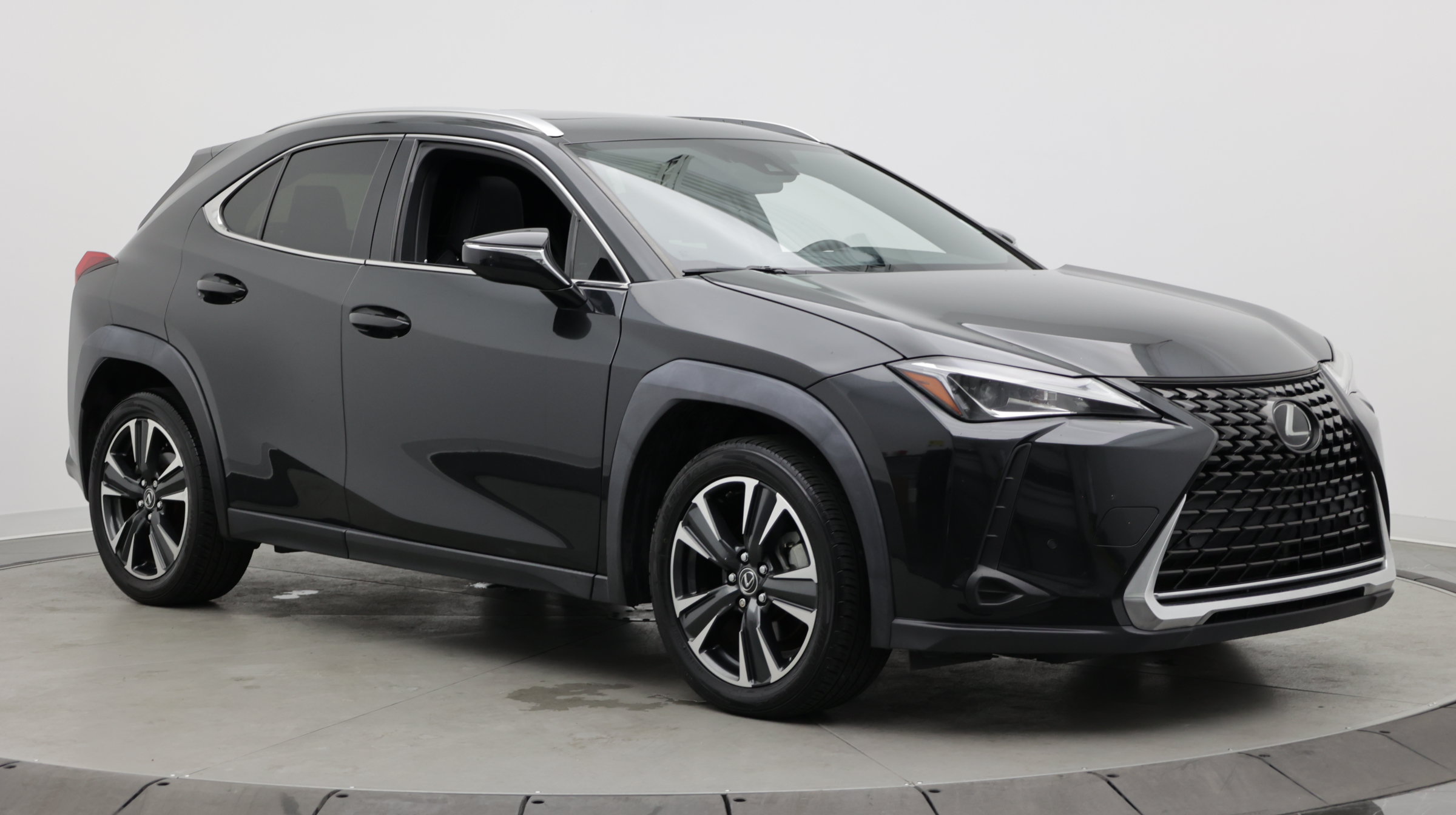 Used 2021 Lexus UX 200 w/ Accessory Package (Z2) FWD image 3
