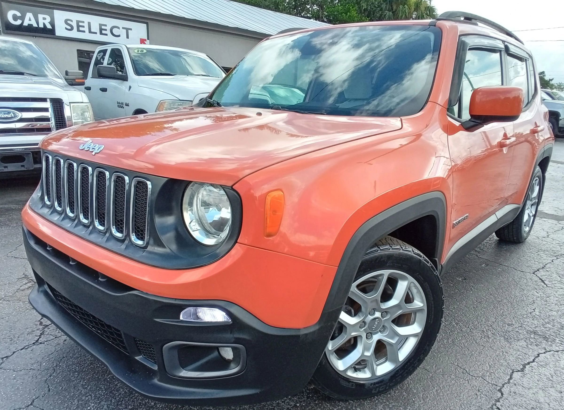 Used 2015 Jeep Renegade Latitude w/ Popular Equipment Group FWD image 1