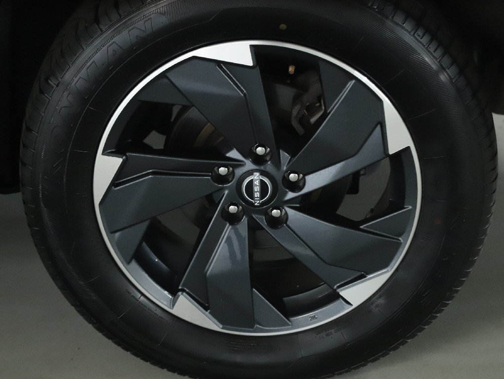 Used 2024 Nissan Rogue SV AWD/4WD image 33