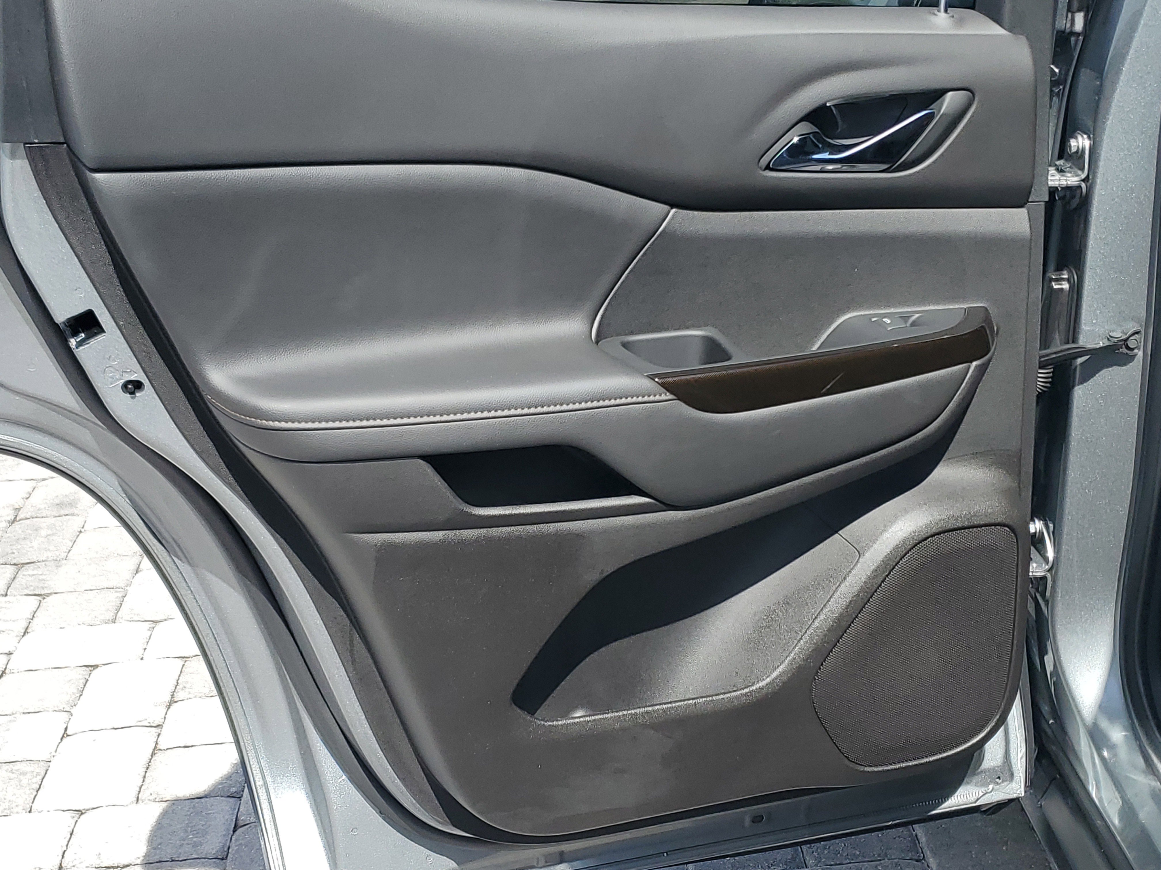 Used 2023 GMC Acadia AT4 w/ Technology Package image 11