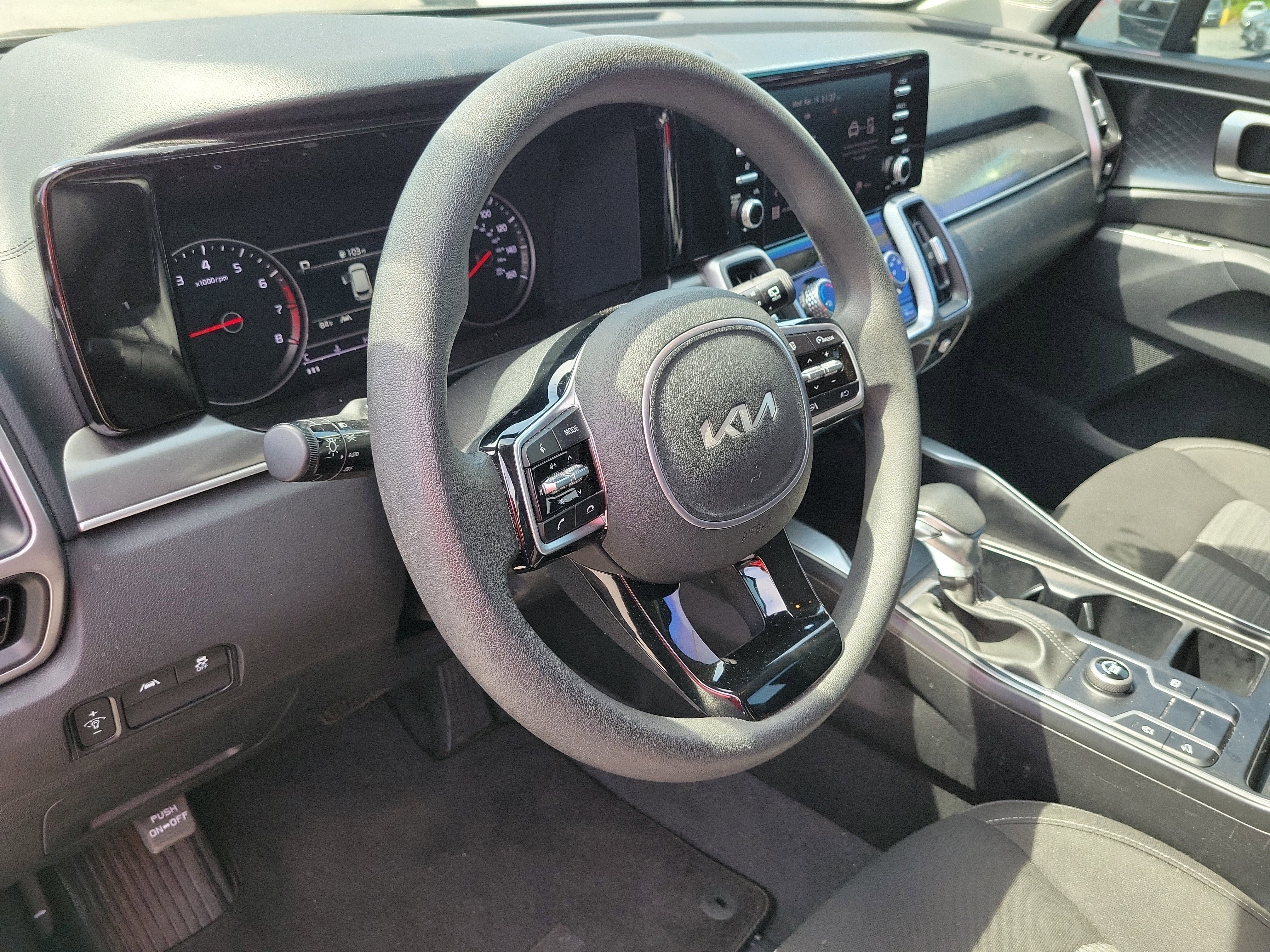 Used 2023 Kia Sorento LX image 18