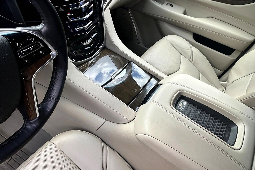 Used 2020 Cadillac Escalade Luxury image 16