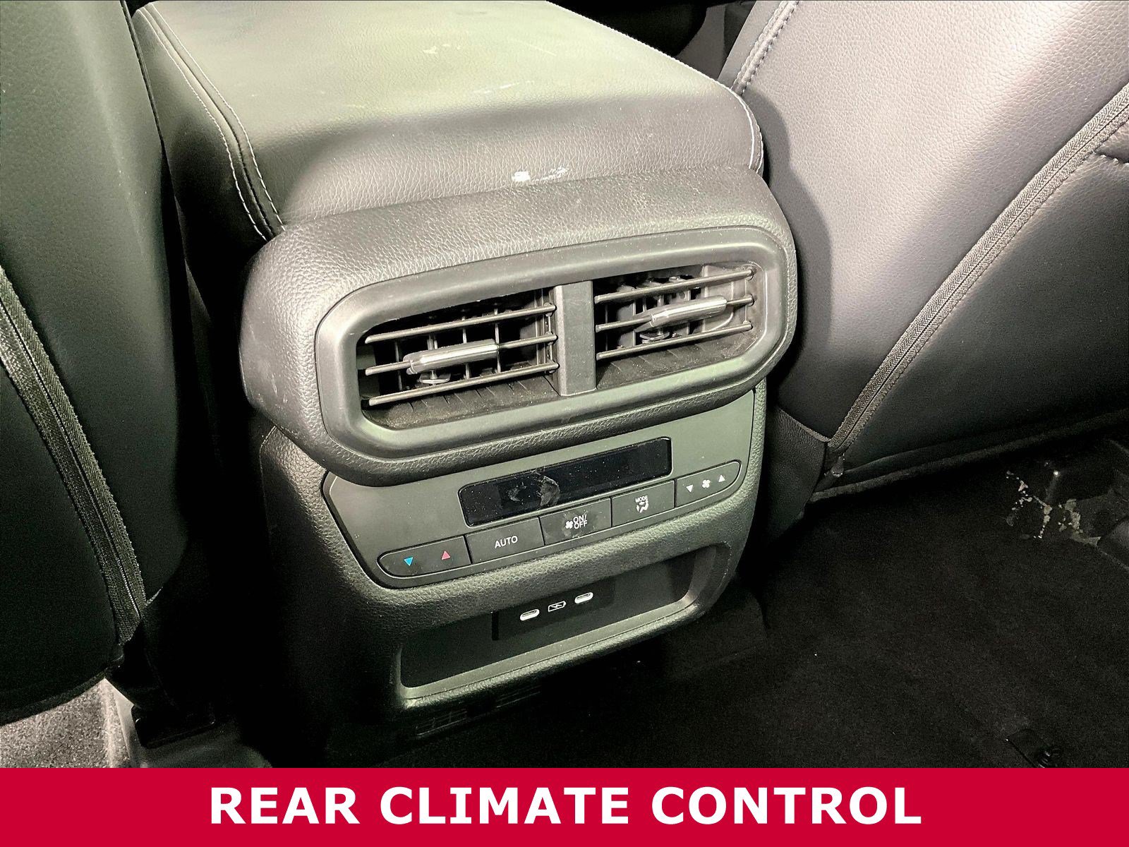 Used 2025 Honda Pilot Touring image 10