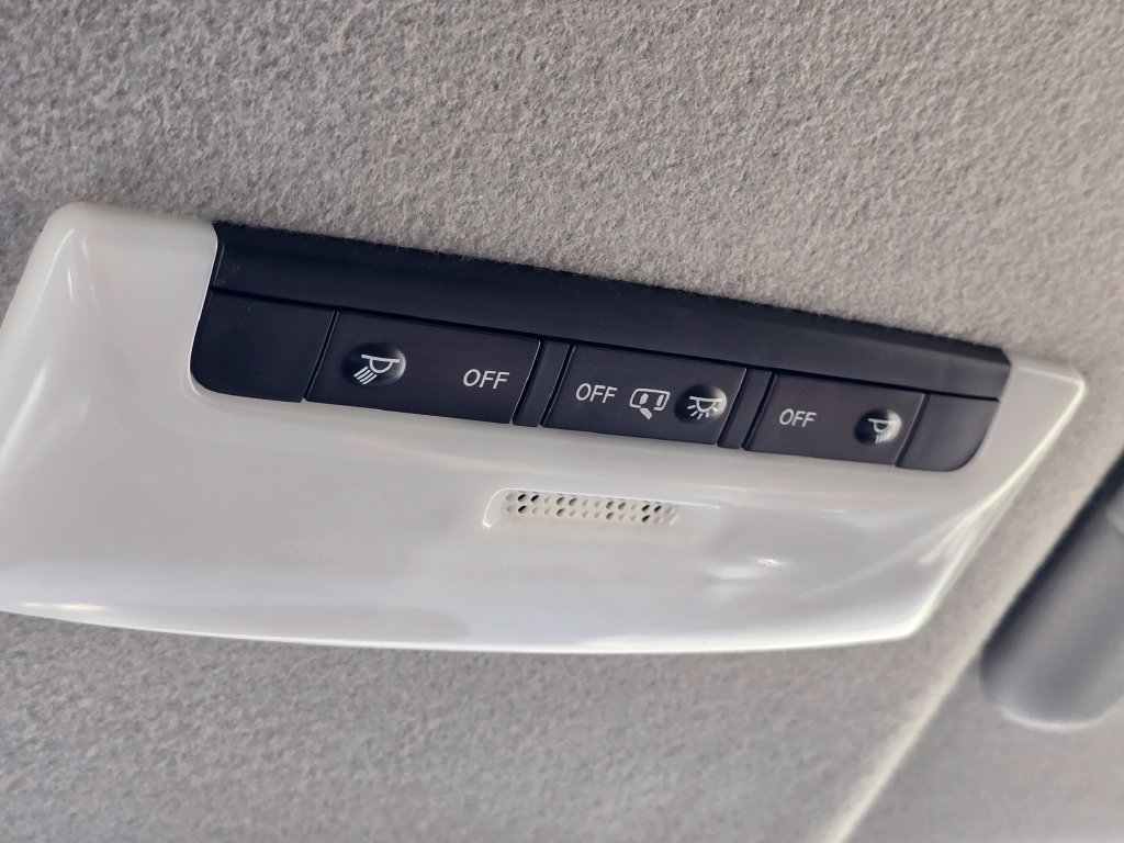 Used 2023 Nissan Kicks SR FWD image 31