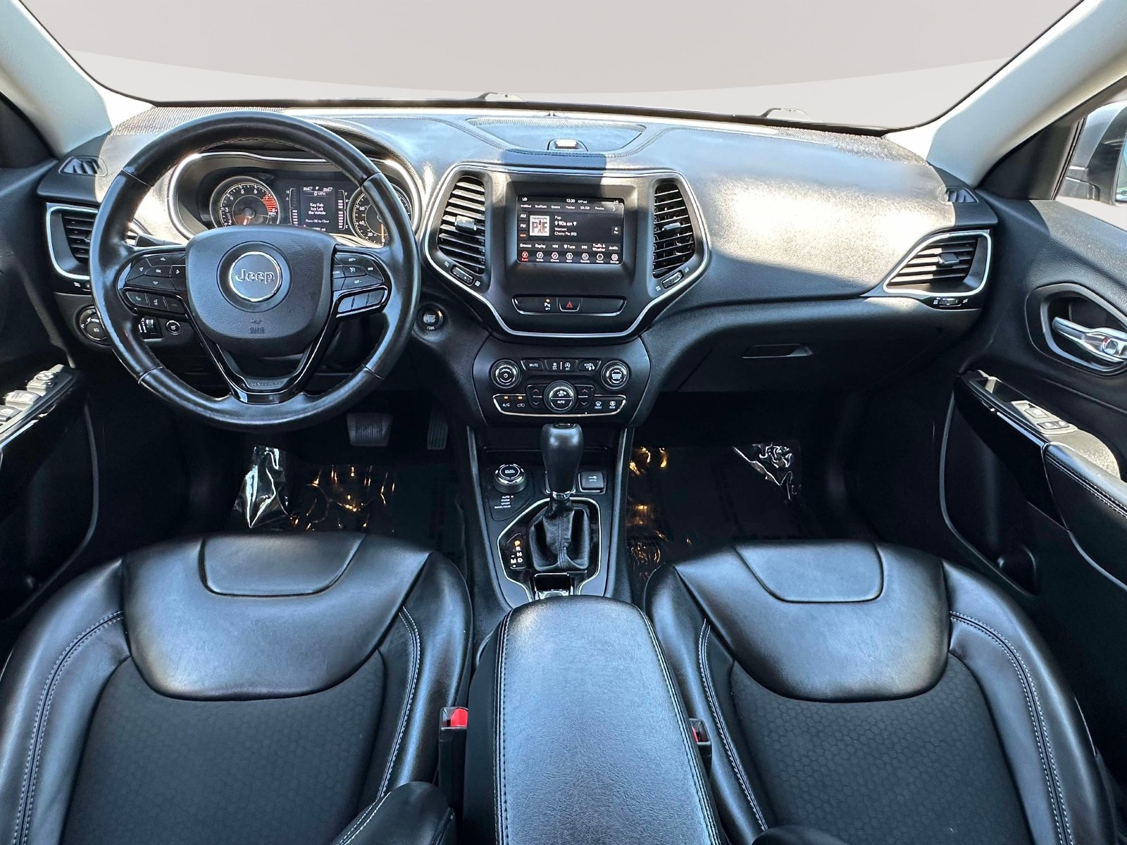 Used 2020 Jeep Cherokee Latitude Plus AWD/4WD image 7