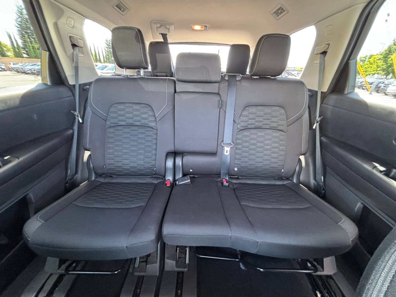 Used 2025 Nissan Pathfinder SV AWD/4WD image 40
