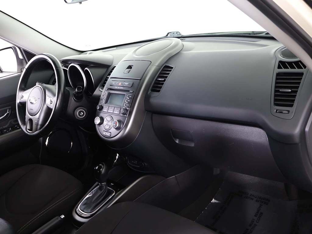 Used 2013 Kia Soul + FWD image 22