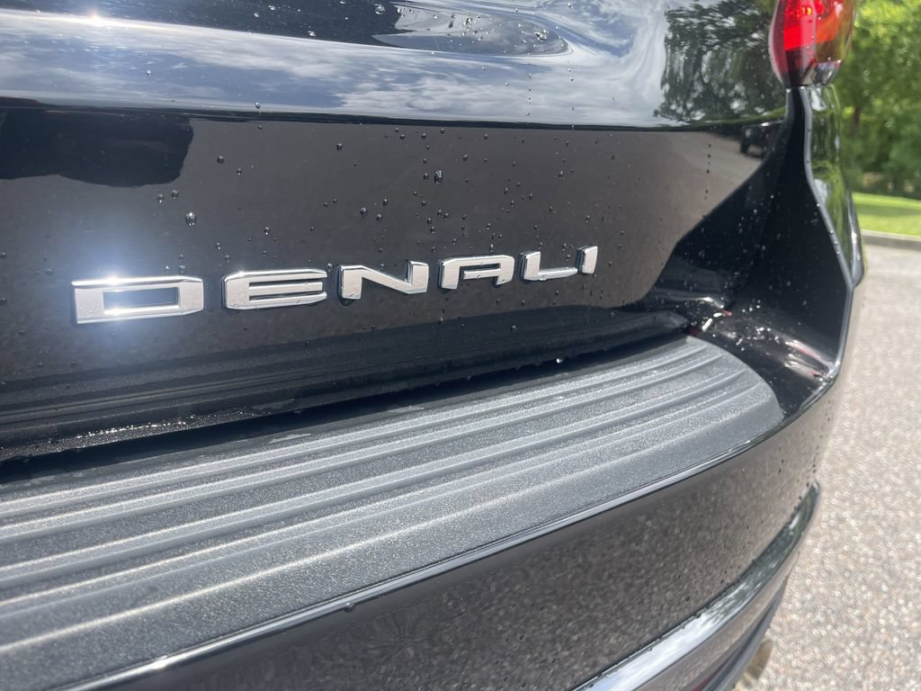 Used 2024 GMC Yukon Denali Ultimate AWD/4WD image 8