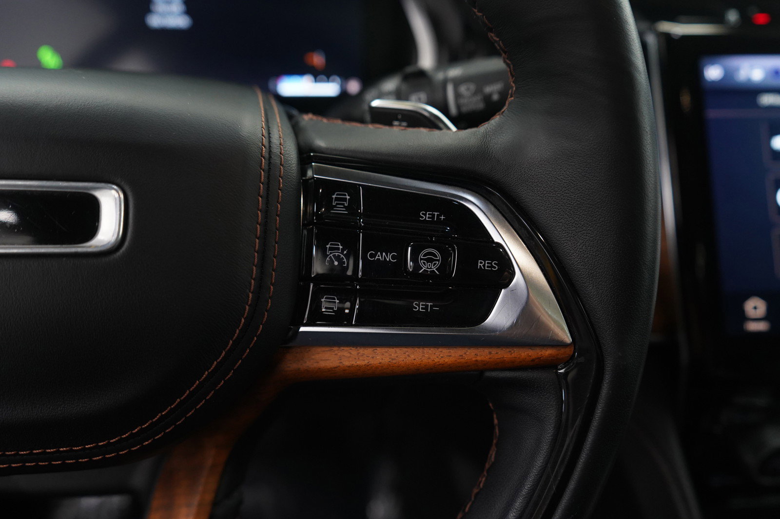 Used 2022 Jeep Grand Cherokee L Summit w/ Advanced Protech Group IV image 18