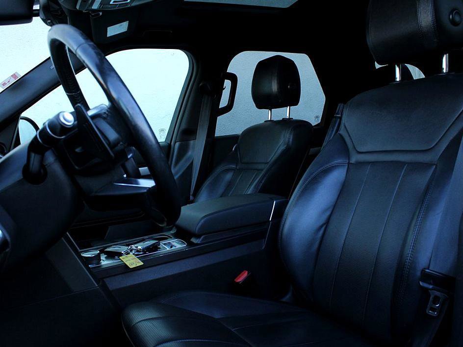 Used 2020 Land Rover Discovery Landmark image 11